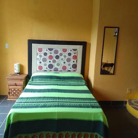 Hospedaje Casa Cortes - Recamaras De Descanso, Tepoztlan Mor - No Contamos Con Estacionamiento Exterior photo