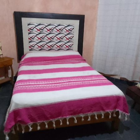 Hospedaje Casa Cortes - Recamaras De Descanso, Tepoztlan Mor - No Contamos Con Estacionamiento Exterior photo