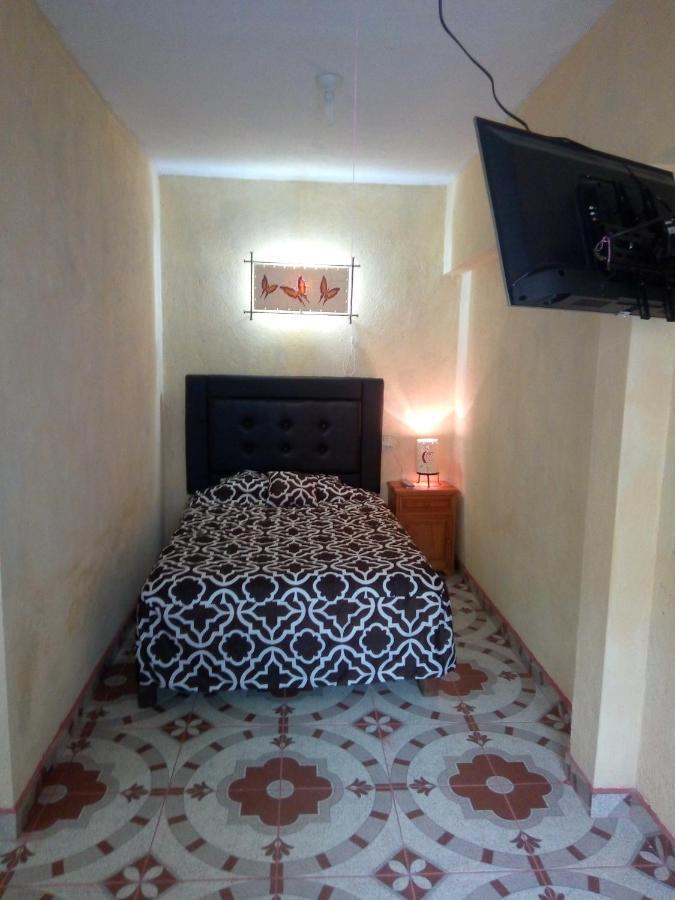 Hospedaje Casa Cortes - Recamaras De Descanso, Tepoztlan Mor - No Contamos Con Estacionamiento Exterior photo