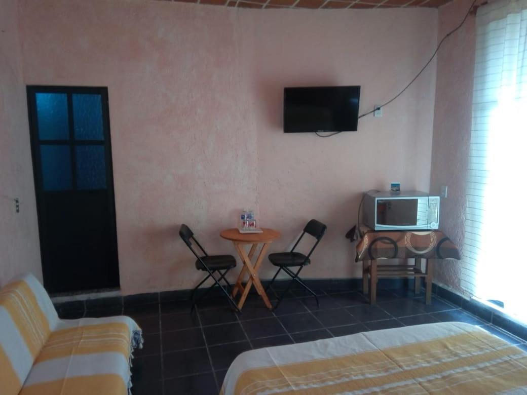 Hospedaje Casa Cortes - Recamaras De Descanso, Tepoztlan Mor - No Contamos Con Estacionamiento Exterior photo