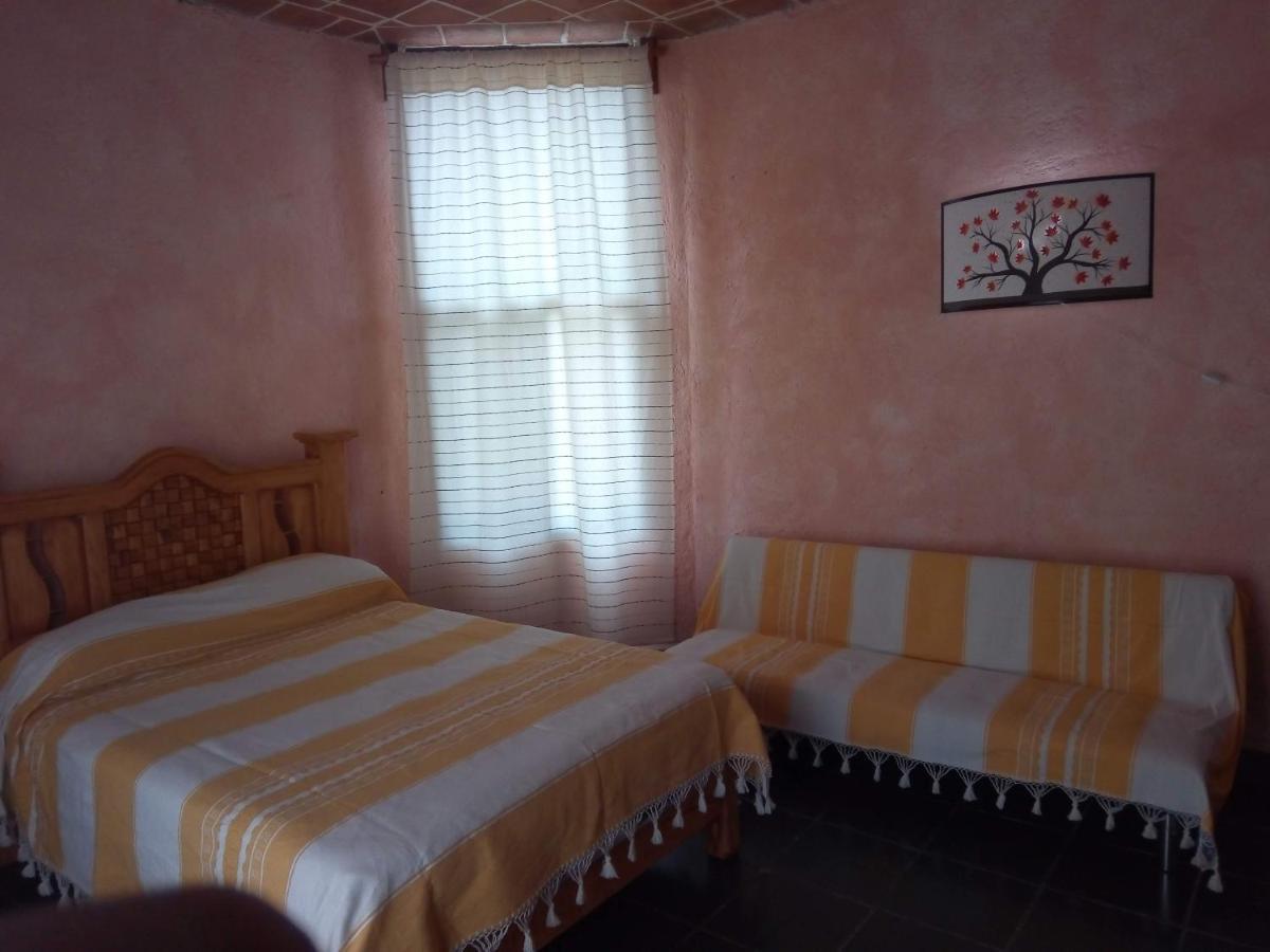 Hospedaje Casa Cortes - Recamaras De Descanso, Tepoztlan Mor - No Contamos Con Estacionamiento Exterior photo
