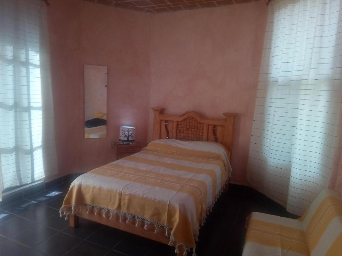 Hospedaje Casa Cortes - Recamaras De Descanso, Tepoztlan Mor - No Contamos Con Estacionamiento Exterior photo