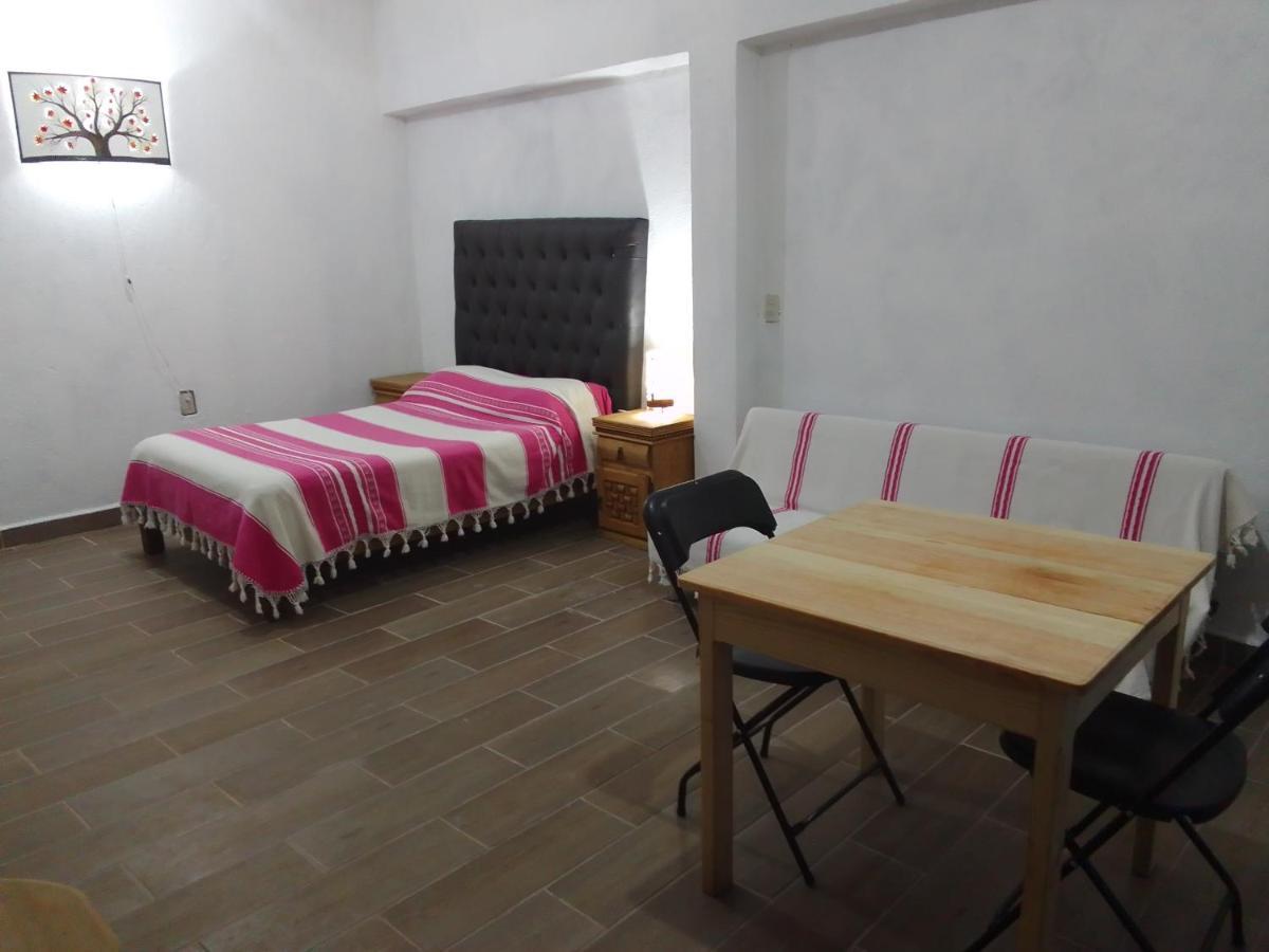 Hospedaje Casa Cortes - Recamaras De Descanso, Tepoztlan Mor - No Contamos Con Estacionamiento Exterior photo