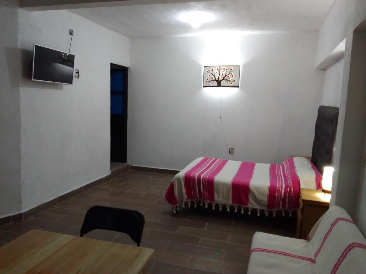 Hospedaje Casa Cortes - Recamaras De Descanso, Tepoztlan Mor - No Contamos Con Estacionamiento Exterior photo