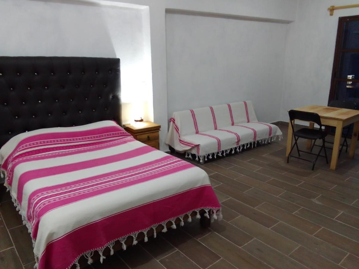 Hospedaje Casa Cortes - Recamaras De Descanso, Tepoztlan Mor - No Contamos Con Estacionamiento Exterior photo