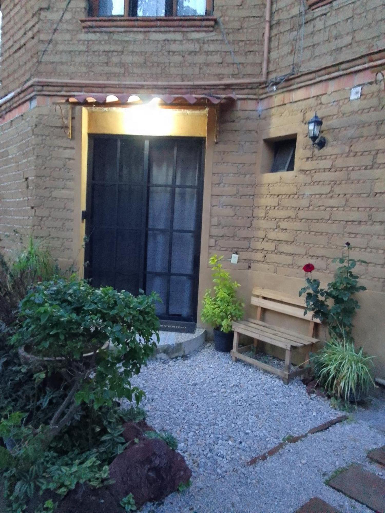Hospedaje Casa Cortes - Recamaras De Descanso, Tepoztlan Mor - No Contamos Con Estacionamiento Exterior photo